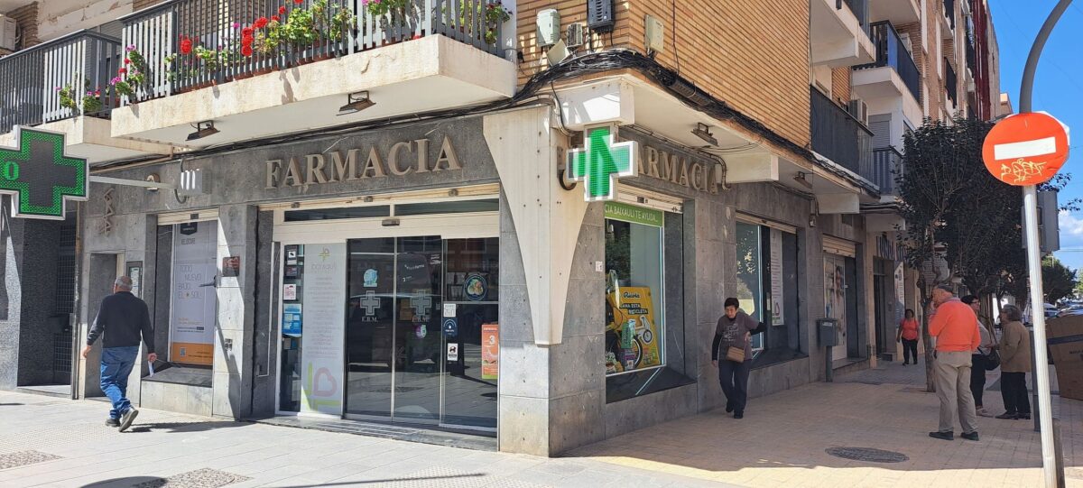 Fachada de Farmacia Baixauli antes de su renovación.